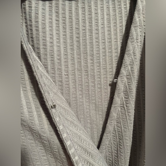 Maurices Gray Peplum Flutter Sleeve Top - Picture 5 of 9